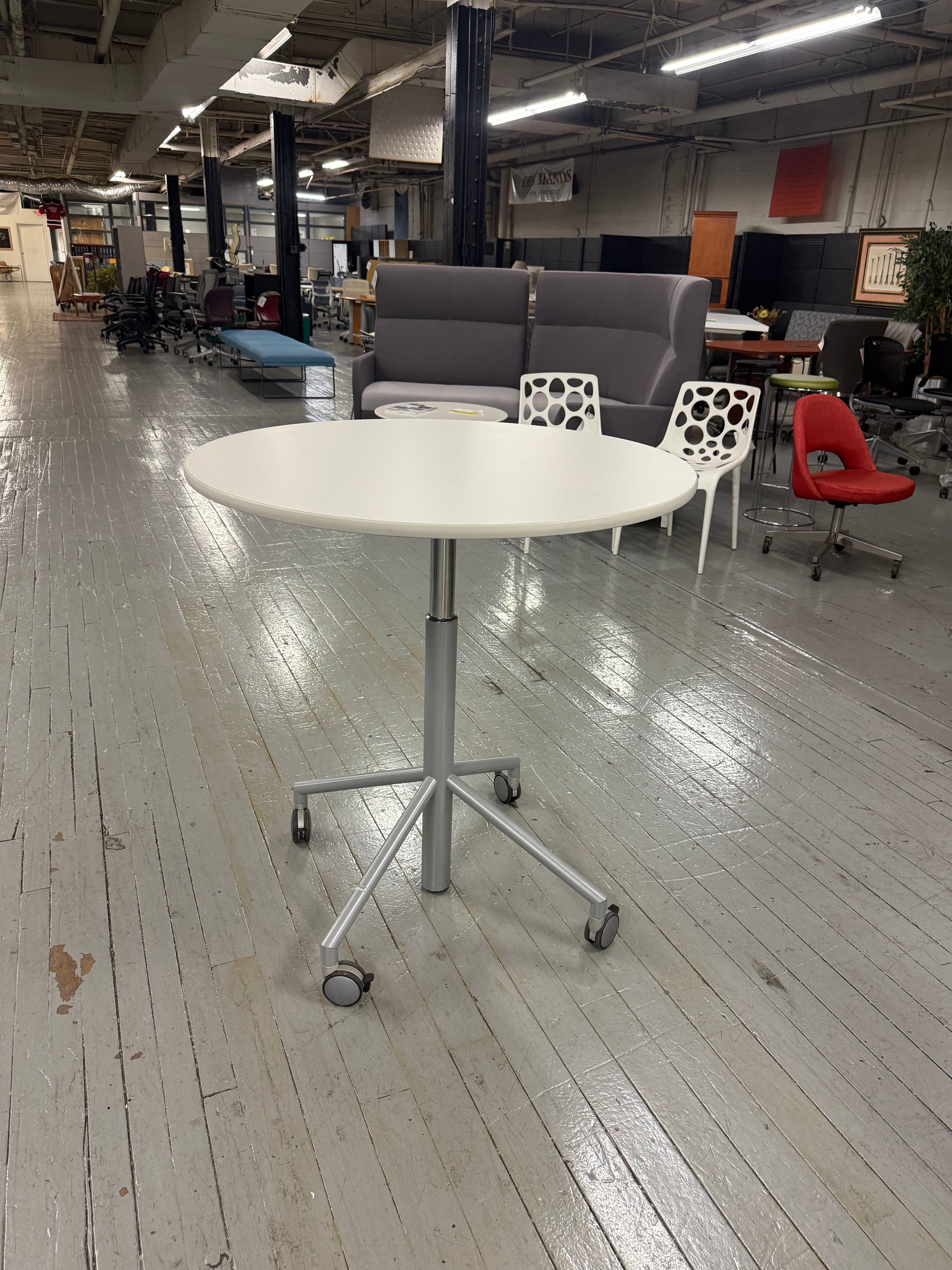 Knoll Mobile Round Table – Y12