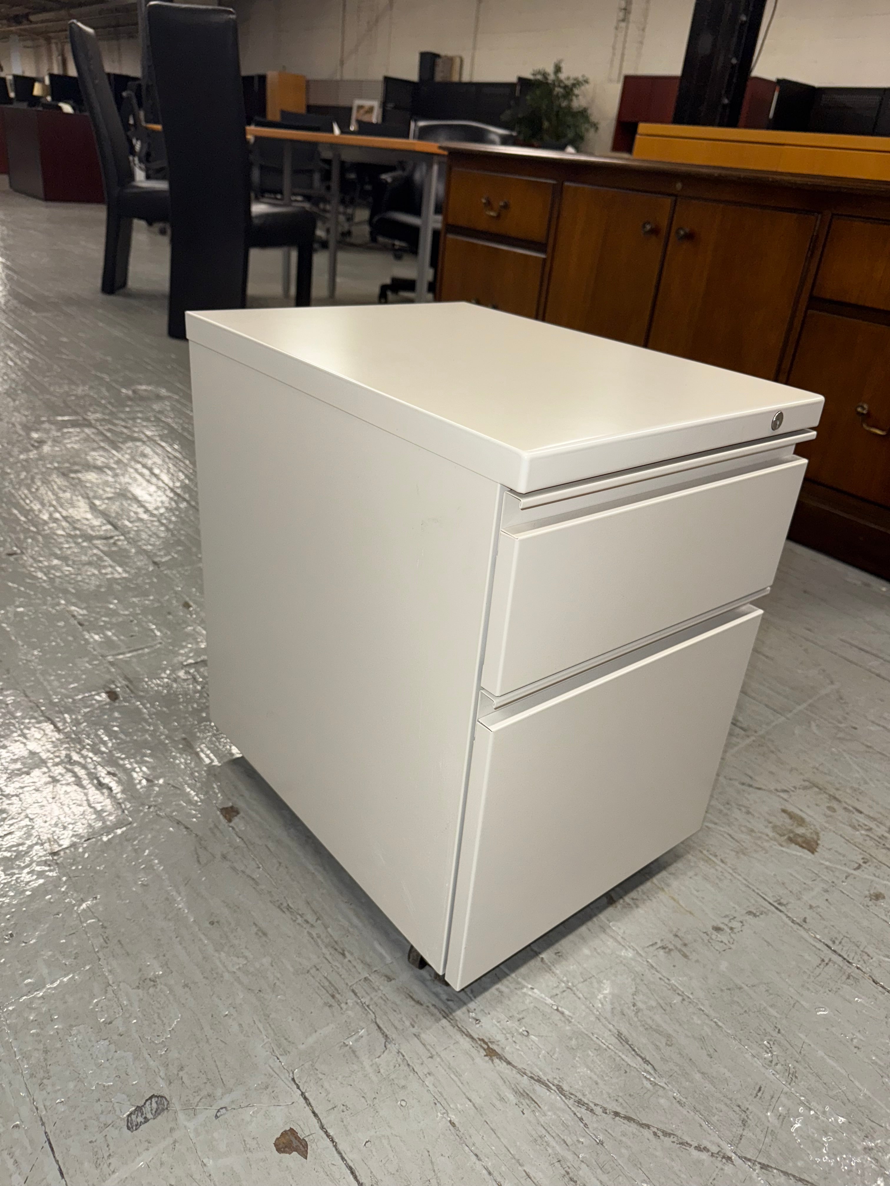 Mobile pedestal - U28