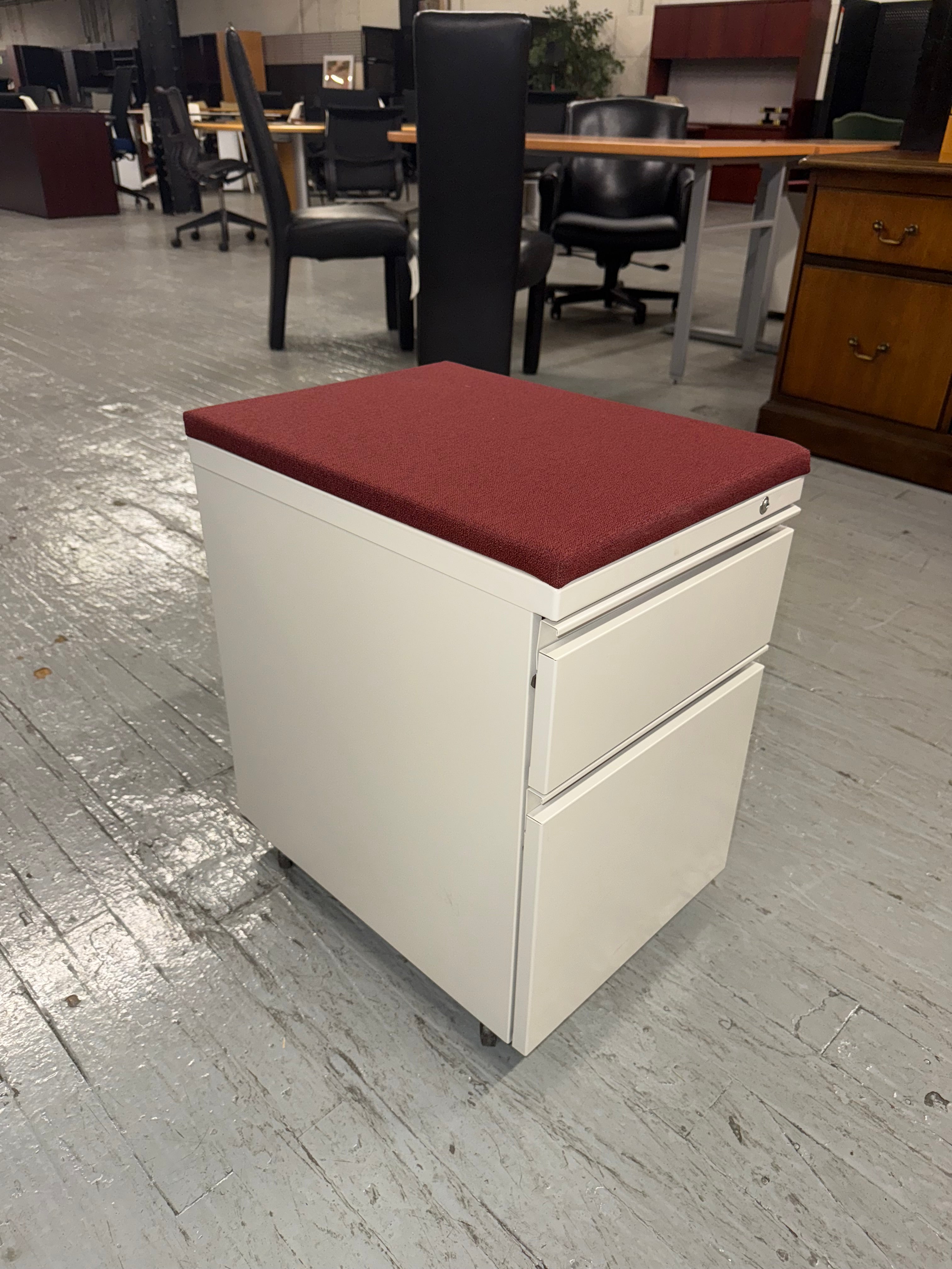 Mobile Pedestal - U30