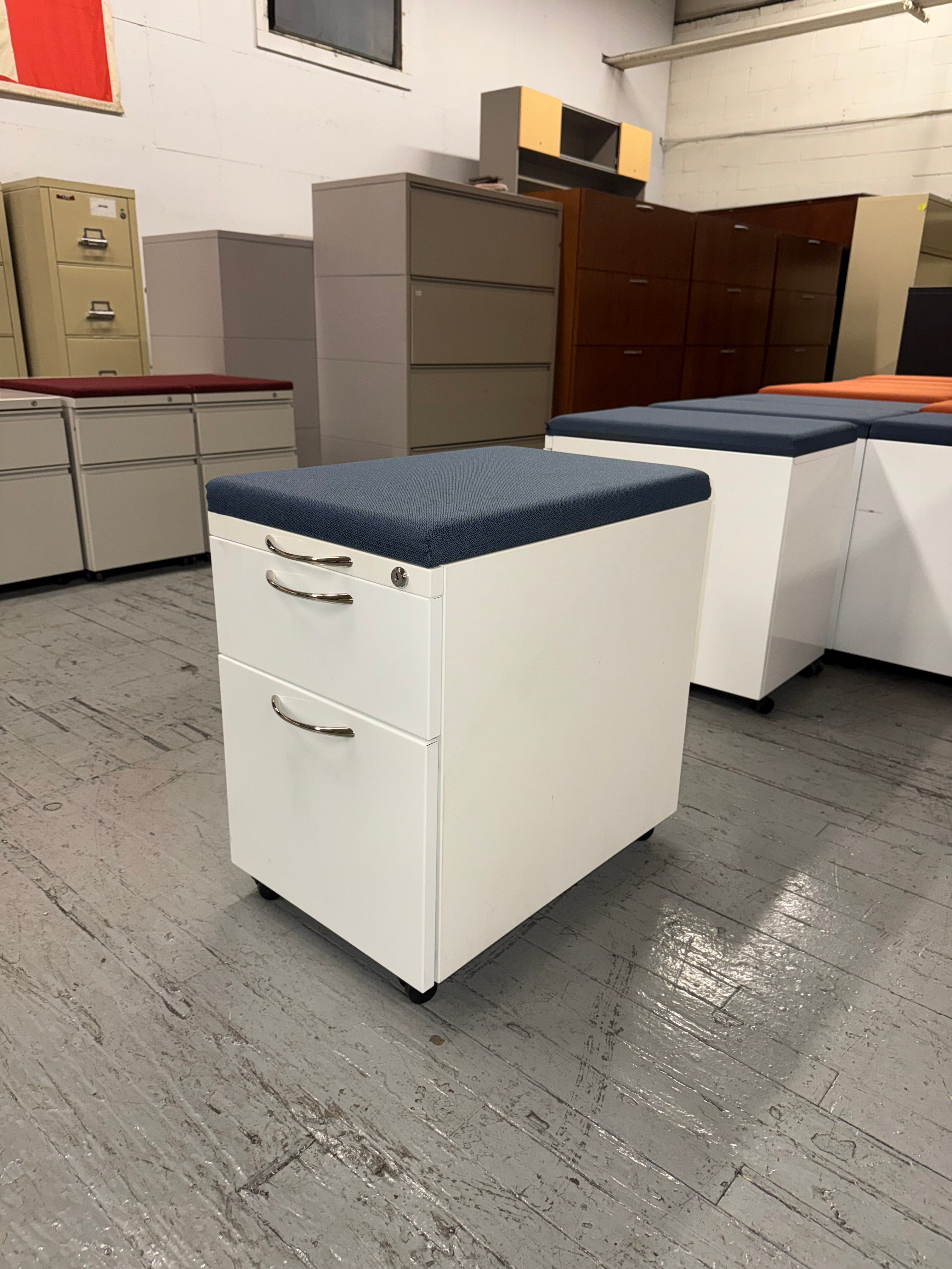 Mobile Pedestal -U31