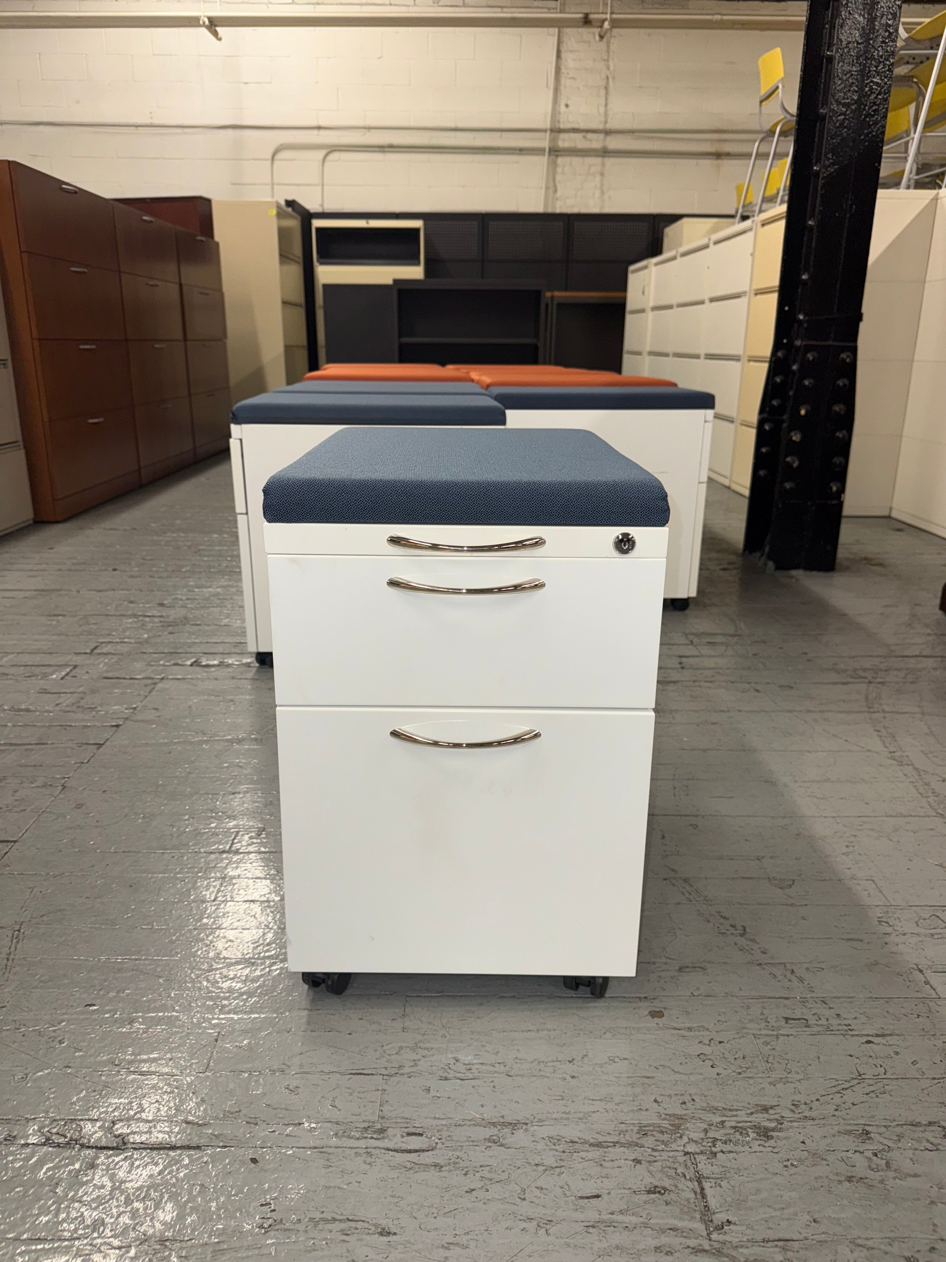 Mobile Pedestal -U31