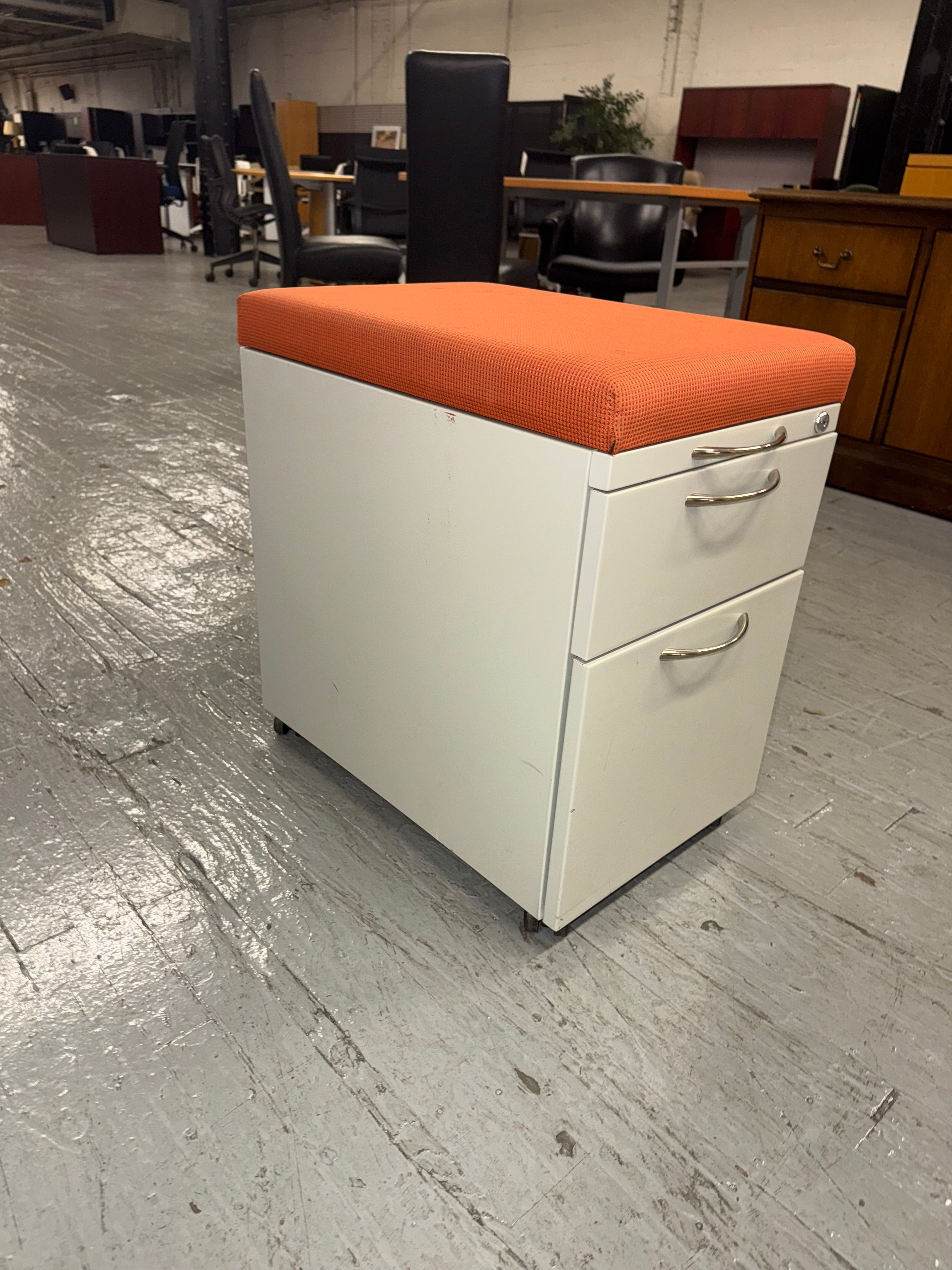 Mobile Pedestal - U27