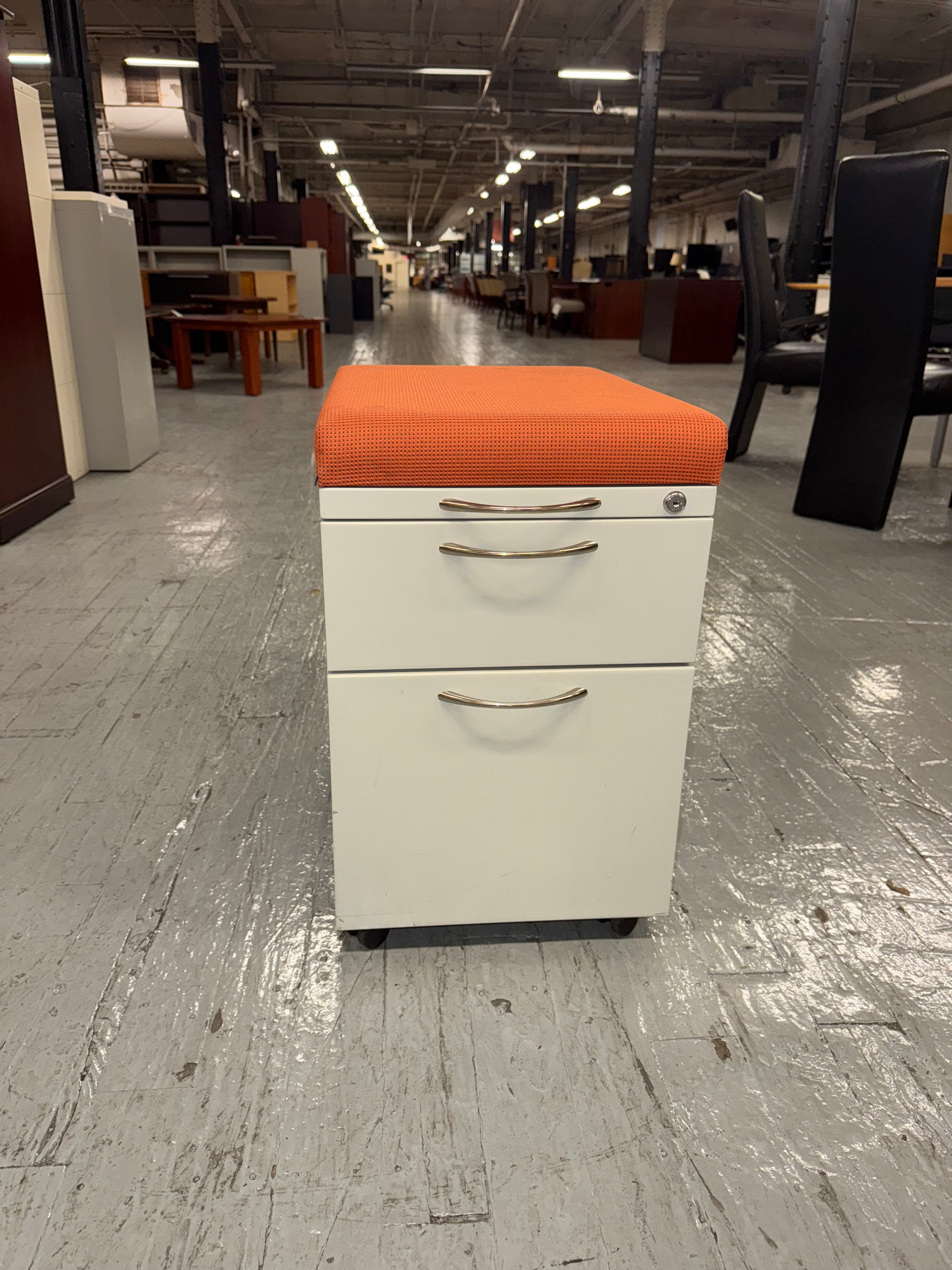 Mobile Pedestal - U27