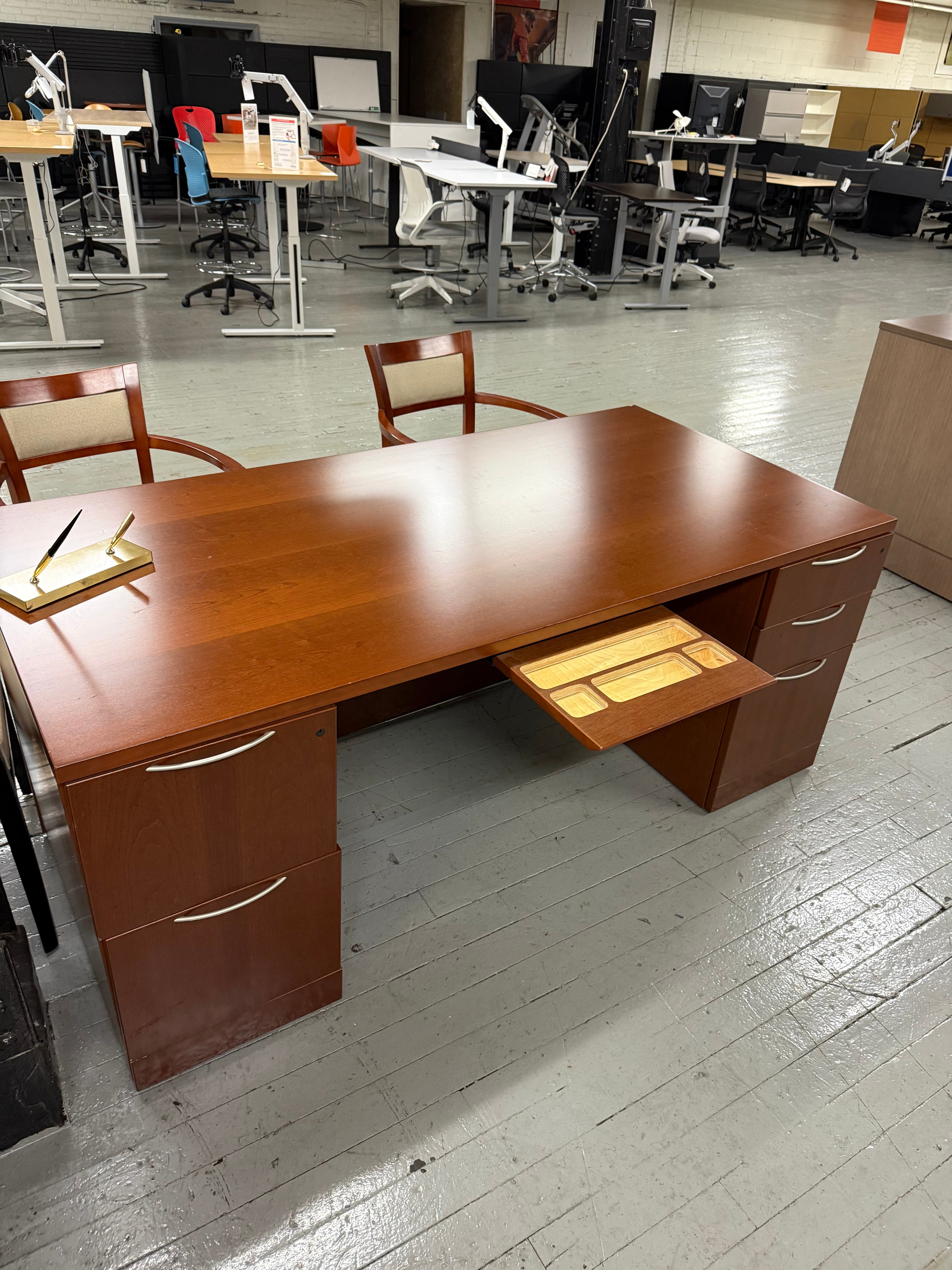 Knoll Wood Veneer Executive Desk-L59