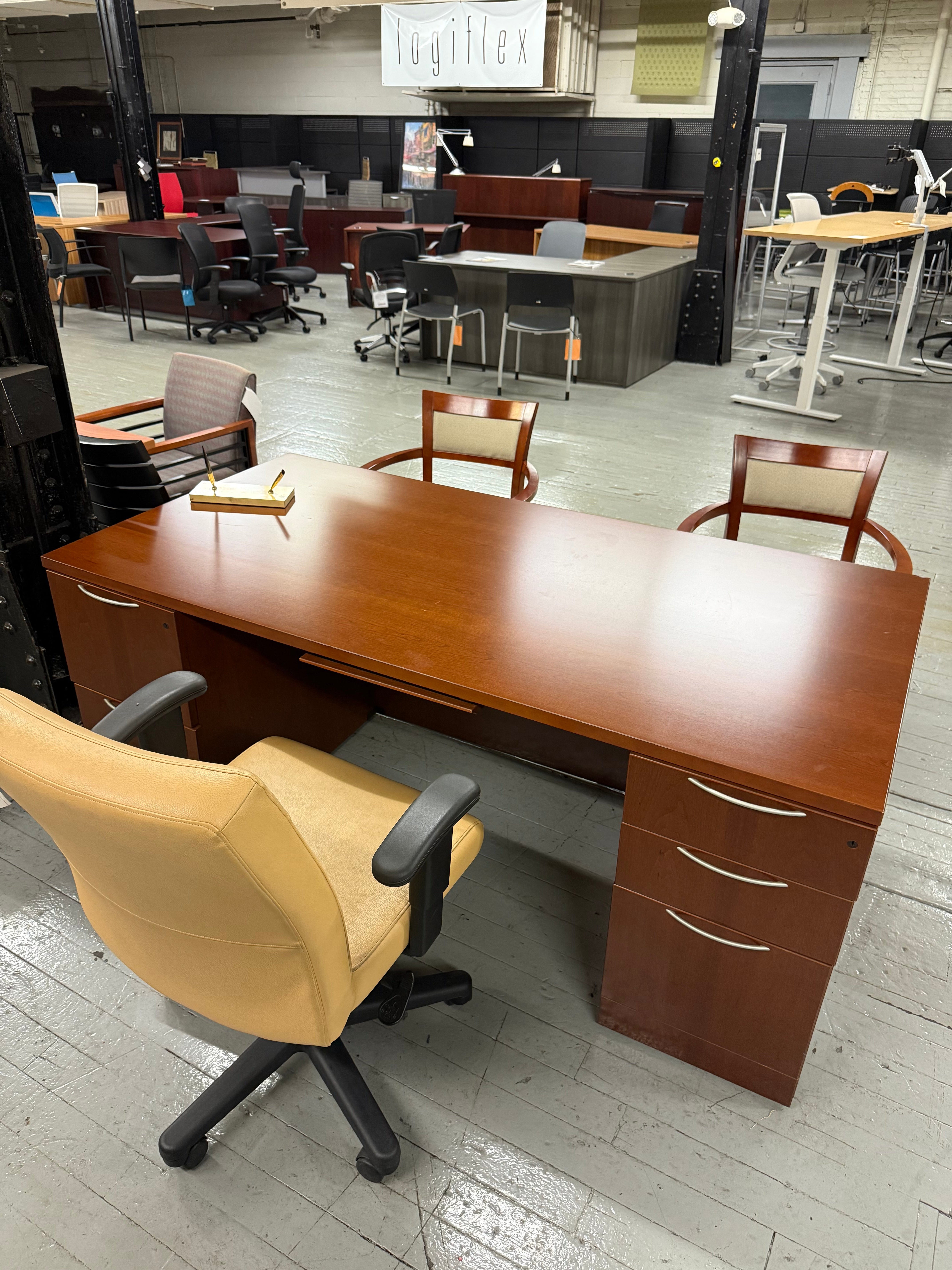 Knoll Wood Veneer Executive Desk-L59