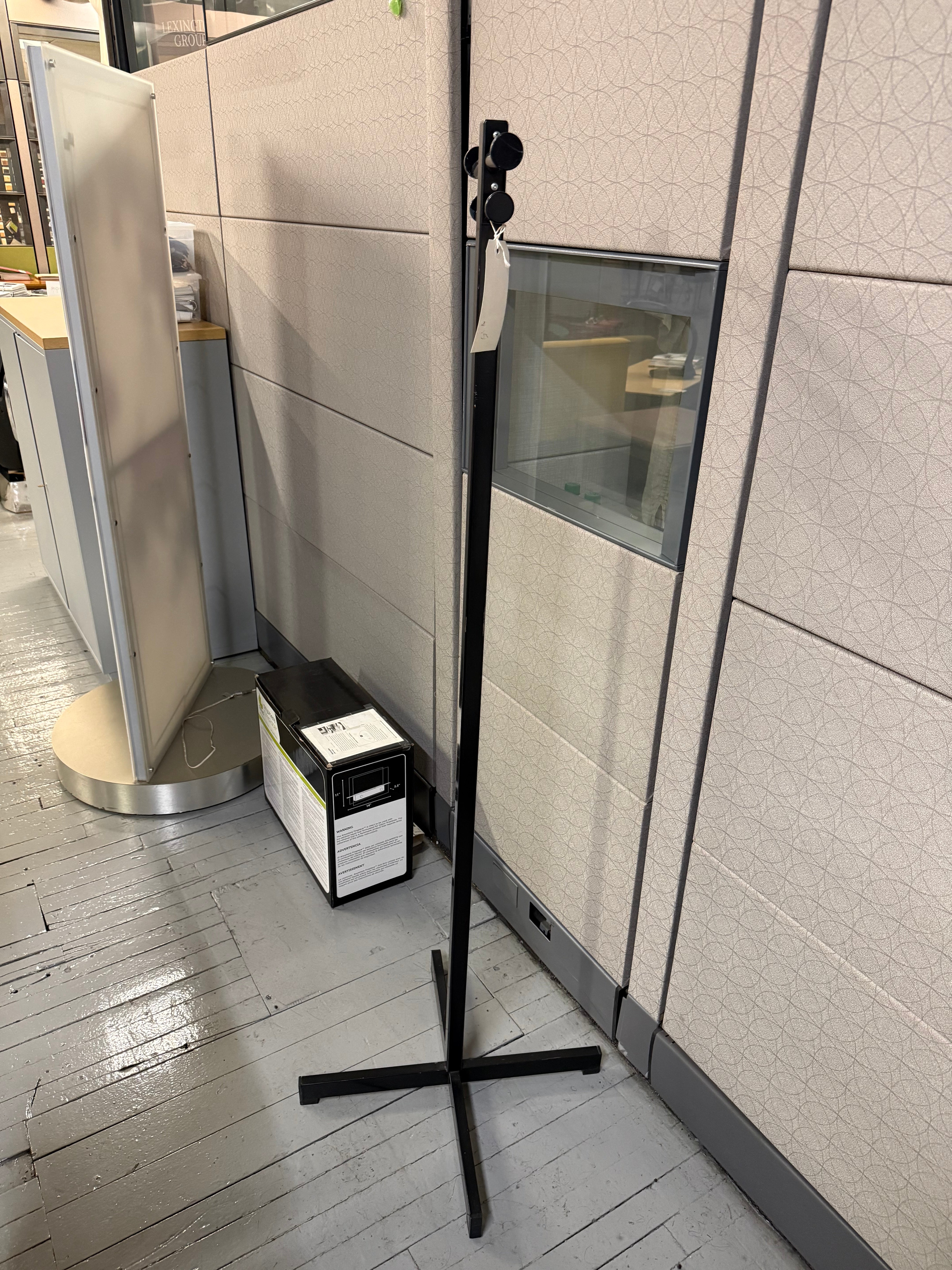 Black Metal Coat Stand – Minimalist Design-MS30