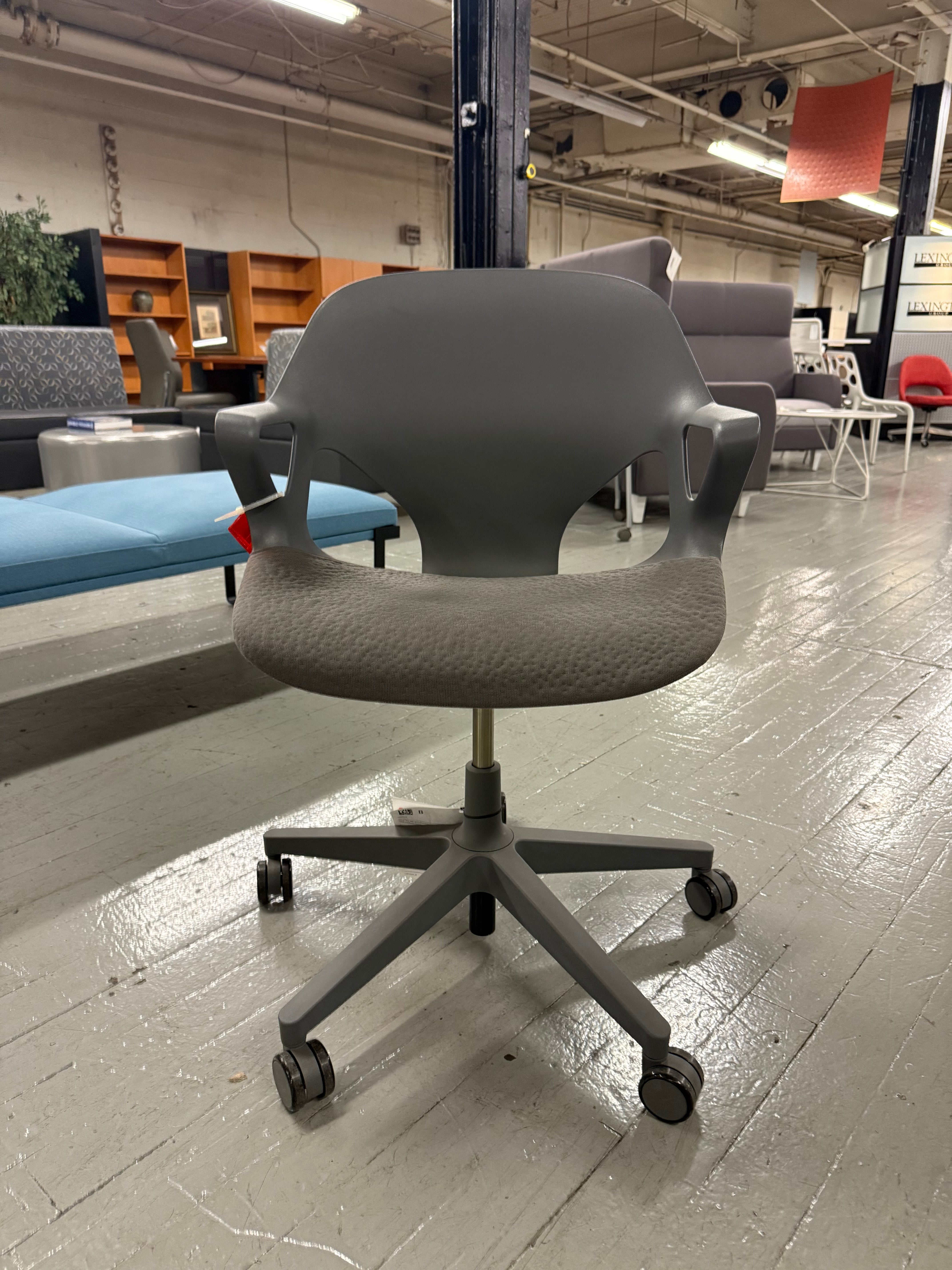 Herman Miller Zeph Chair – Versatile Seating Solution