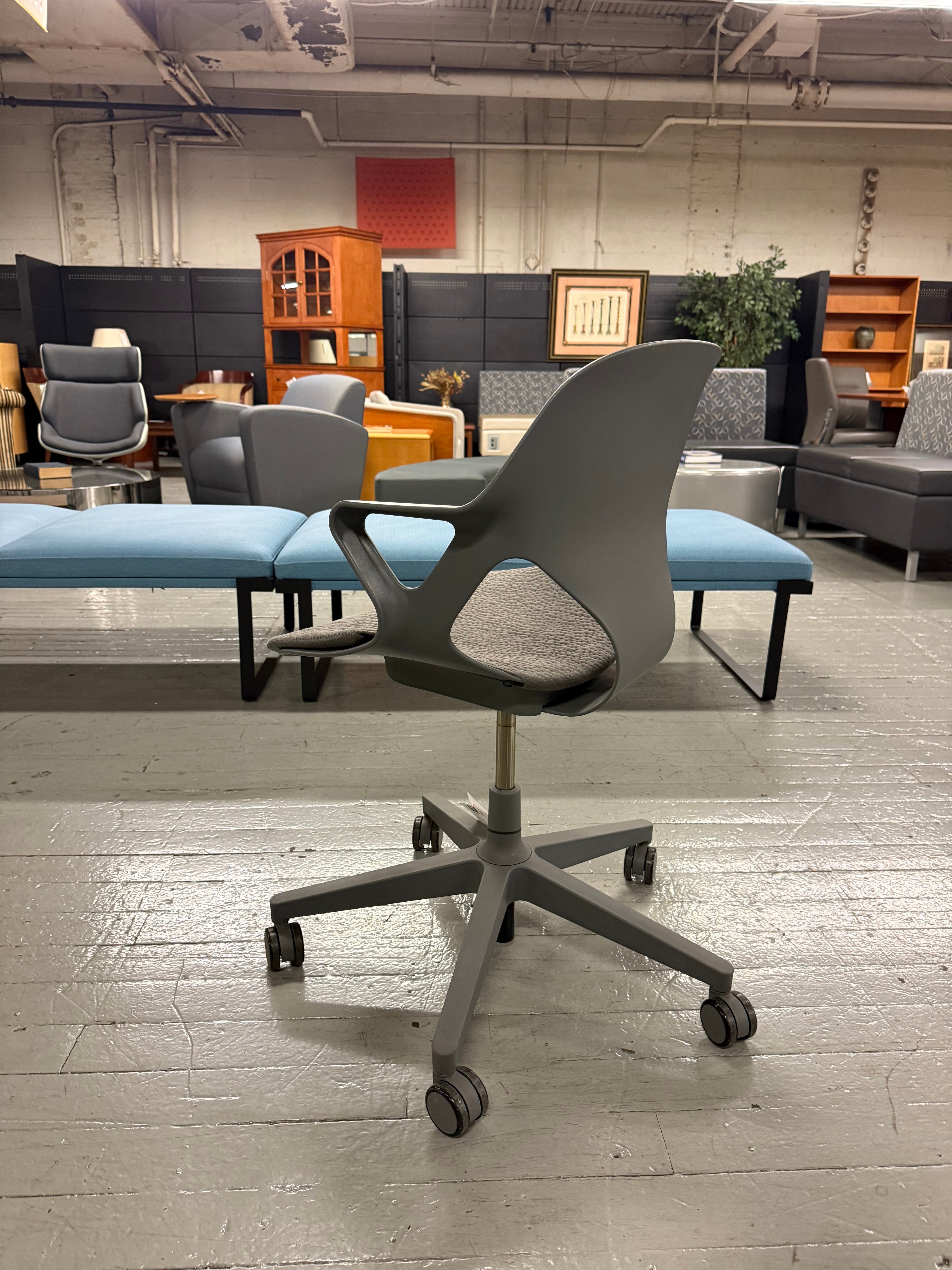 Herman Miller Zeph Chair – Versatile Seating Solution